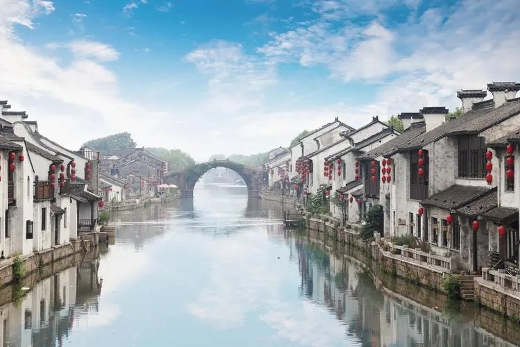 旅游景区.webp.jpg
